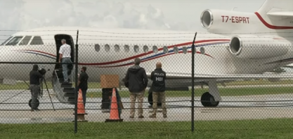 Por que os EUA apreenderam um avião oficial usado por Maduro?