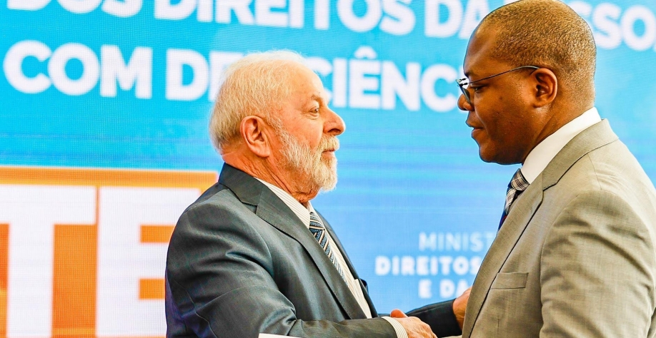 Lula diz a amigos de Silvio Almeida que ele tem o direito de se defender