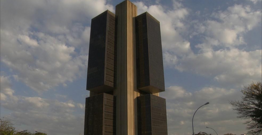 Banco Central deve promover nesta quarta 1º aumento de juros de Lula/3