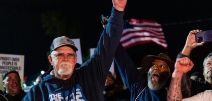 Trabalhadores de portos dos EUA suspendem greve
