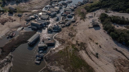 Rio Negro atinge menor nível em 122 anos em meio a seca na Amazônia