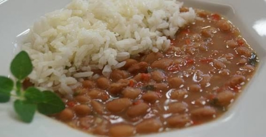 Bets freiam compra de arroz e feijão na população de baixa renda