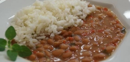 Bets freiam compra de arroz e feijão na população de baixa renda