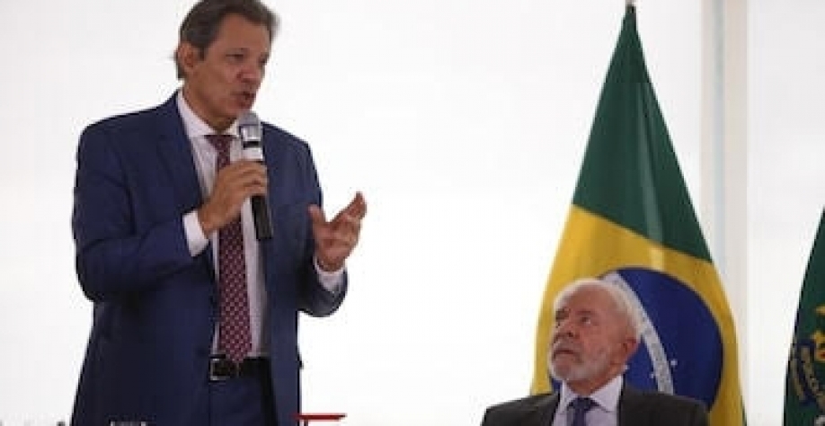 Teimosia de Lula aumenta dificuldades na política e na economia