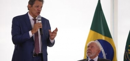 Teimosia de Lula aumenta dificuldades na política e na economia