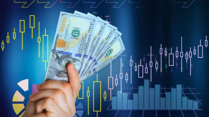 Bolsa fecha em queda e dólar tem leve baixa de olho em Brasília