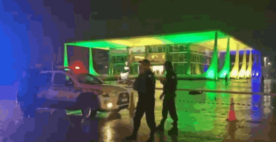 Homem se explode em frente ao STF e põe Poderes em alerta