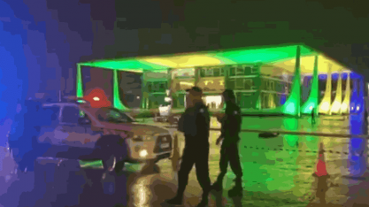 Homem se explode em frente ao STF e põe Poderes em alerta