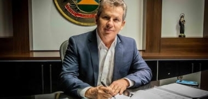 “Discursos muitas vezes escondem interesses comerciais”, diz o governador