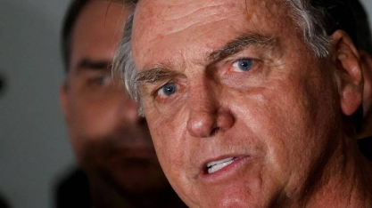 Bolsonaro surfa na crise do Carrefour e acusa Lula de 'submissão' a Macron