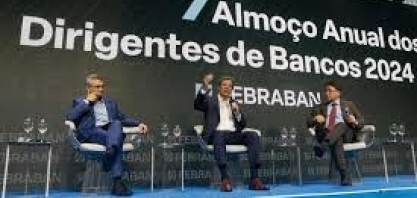 Haddad saiu do almoço com banqueiros pela cozinha