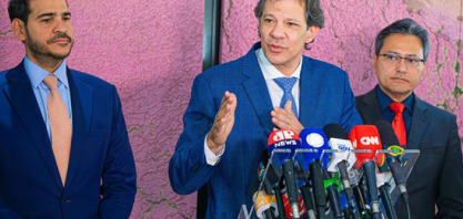 Lula impõe derrota a Haddad para controlar crise com fake news do Pix