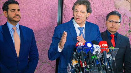 Lula impõe derrota a Haddad para controlar crise com fake news do Pix