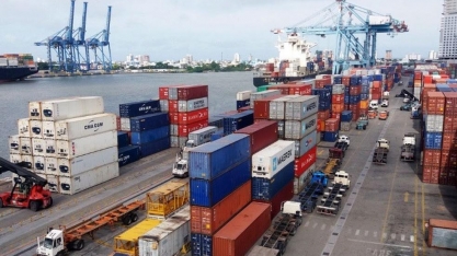 Superávit da balança comercial recua 24,6% em 2024, para US$ 74,5 bi