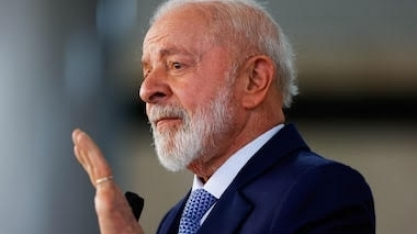 Lula entrega o País de mão beijada para a direita. Qual a direita?  