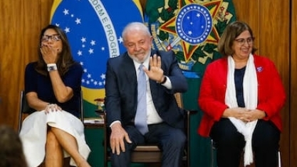 Ministra diz que interrompe agenda para atender Janja e enrola ministros