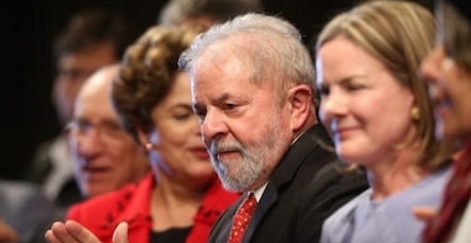 Governo Lula é Gleisi na política e Dilma na economia