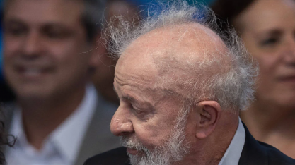 Parece que estamos sendo governados por um político aposentado