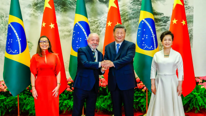 Quanto mais longe Lula vai, mais bobagem diz – Por J.R. Guzzo