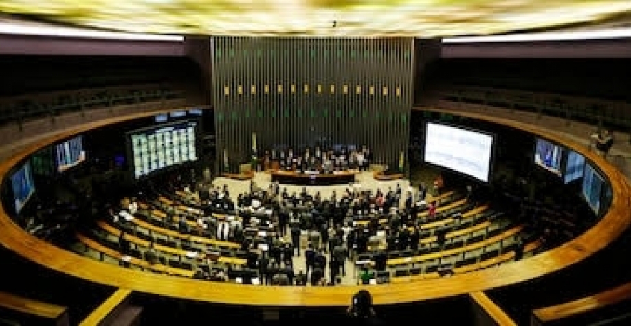 Setor privado se une para tentar barrar no Congresso aumento do IOF