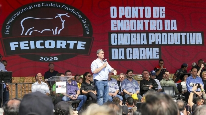 Evento de Tarcísio vira ato de desagravo a Bolsonaro no interior de SP
