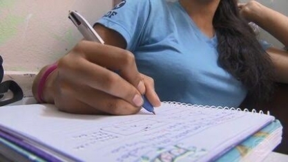 Lula compra apenas livros de português e matemática para o ensino básico