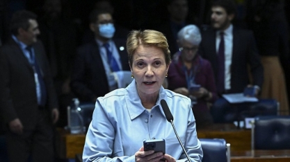  Brasil demora a negociar e Trump ‘dobra a aposta’, diz ex-ministra
