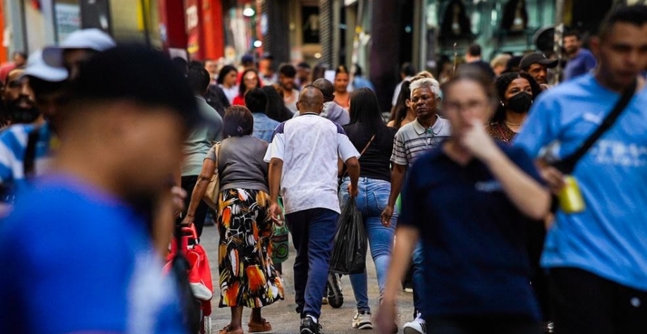 Brasil tem 213,4 milhões de habitantes, diz IBGE 