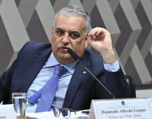  Relator da CPMI do INSS ameaça dar voz de prisão a delegado da PF