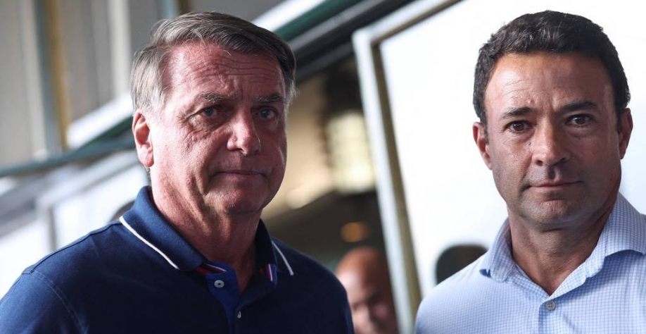 'Bolsonaro está sendo enterrado vivo', diz Mello Araújo depois de visita