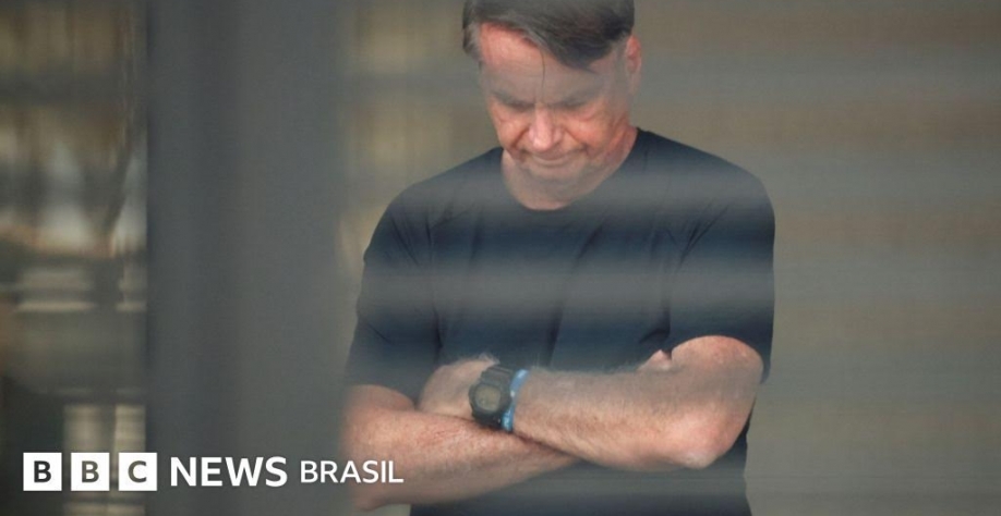 Bolsonaro poderia buscar asilo até dentro de um carro consular