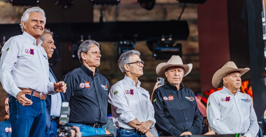 Sem a presença de Michelle, Tarcísio defende Bolsonaro em Barretos