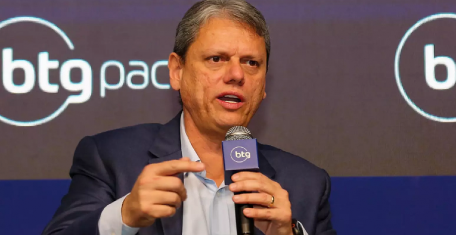 Tarcísio diz que Brasil não aguenta mais PT e Lula