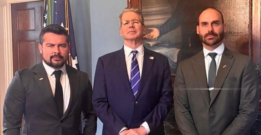 Eduardo Bolsonaro divulga encontro com secretário do Tesouro dos EUA