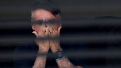 Bolsonaro: Julgamento põe crimes contra democracia sob discussão 