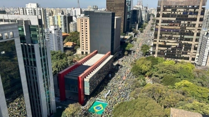 Atos pelo Brasil criticam Moraes e Lula; Bolsonaro surge pelo celular