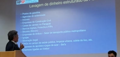 PCC lava dinheiro em 13 setores da economia; Lula atrasa lei antimáfia