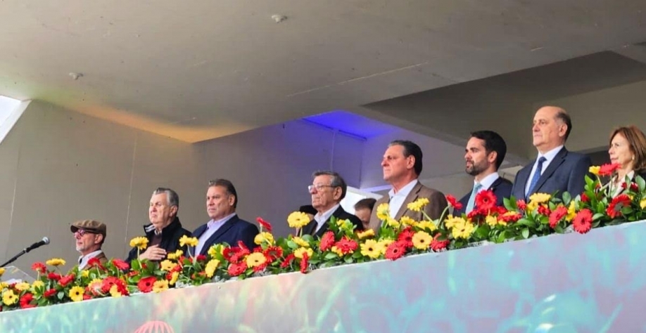 RS: Governo federal é recebido com coroas fúnebres e vaias na Expointer