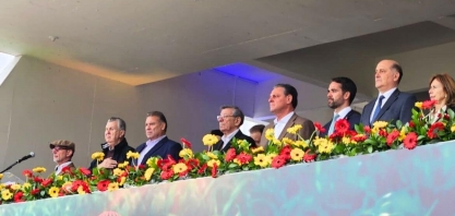 RS: Governo federal é recebido com coroas fúnebres e vaias na Expointer