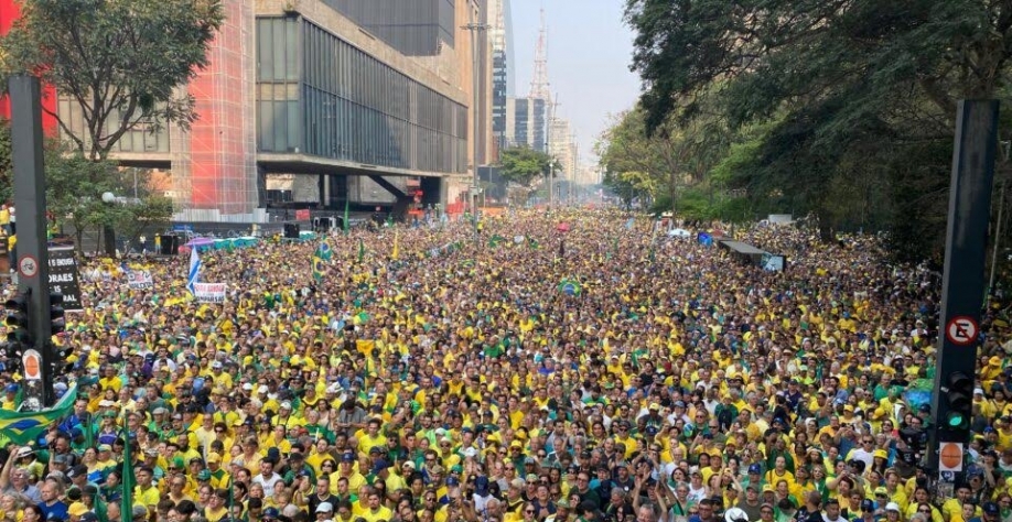 Tarcísio defende anistia e sobe tom contra o STF