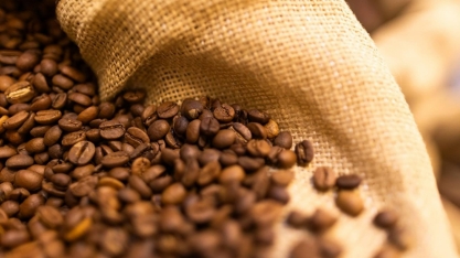   Café sobe quase 3% em NY com clima adverso no Brasil e valorização do real