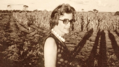 A cientista que fez florescer a agricultura sustentável no Brasil