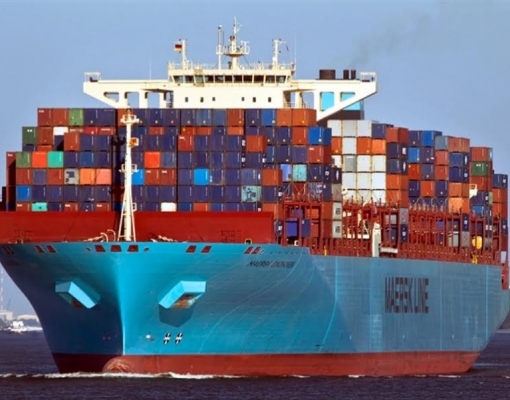 Maersk testa etanol em combustível marítimo antes de negociar com usinas 