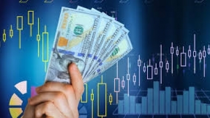 Dólar tem leve alta e fecha a R$ 5,39; Ibovespa avança 0,31%