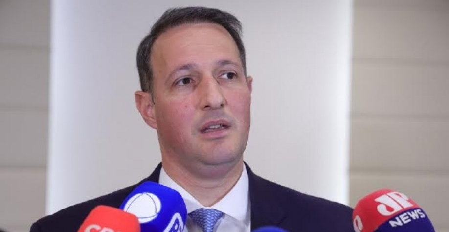 Mãos de ferro contra o crime – Por Paula Sousa