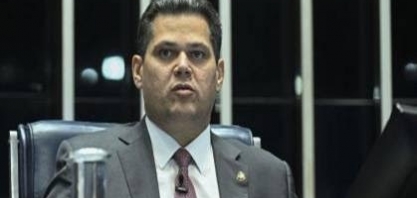 Alcolumbre reage a críticas e nega ter pautado “bomba fiscal”