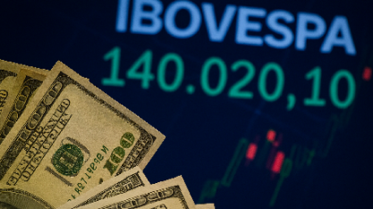 Dólar sobe e fecha em R$ 5,29; bolsa cai 0,30%