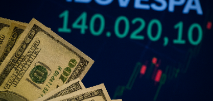 Dólar cai e fecha a R$ 5,27; Ibovespa bate 12º recorde seguido