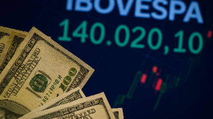 Dólar cai e fecha a R$ 5,27; Ibovespa bate 12º recorde seguido