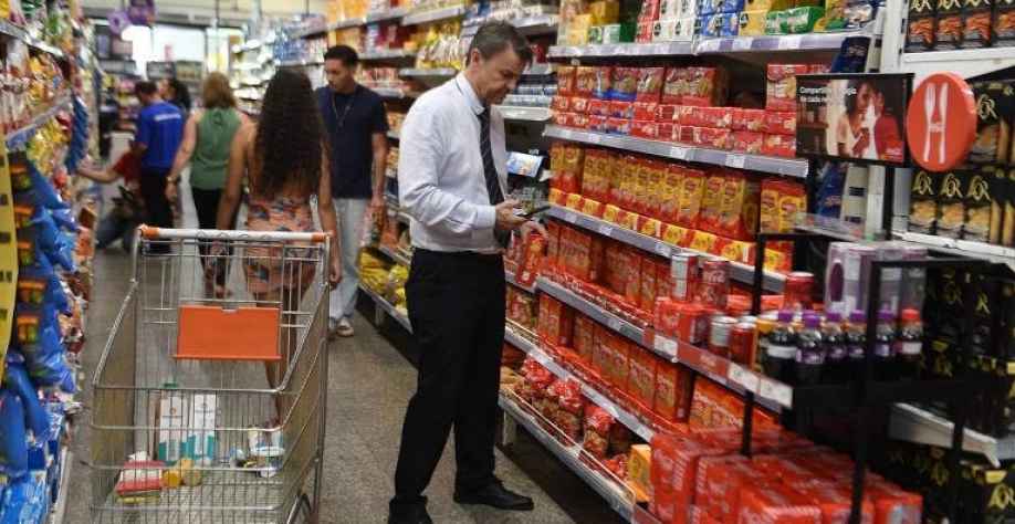 Após superar média, alimentação fica abaixo da inflação em 2025